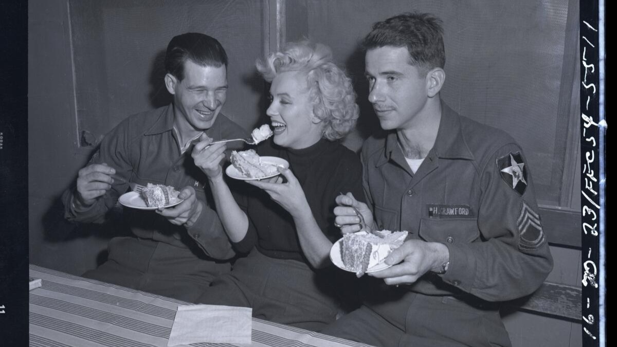 LBC_MARILYN_NARA_1954_02_18_Marilyn_Coree_RG111SC_Box 974_452345_2